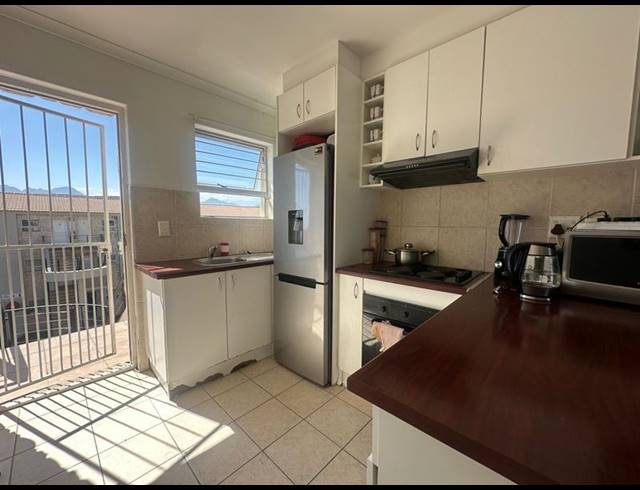 2 BEDROOM APARTMENT FOR SALE IN SIR LOWRY'S PASS